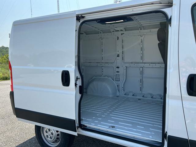 2025 Ram C/V Tradesman photo 17