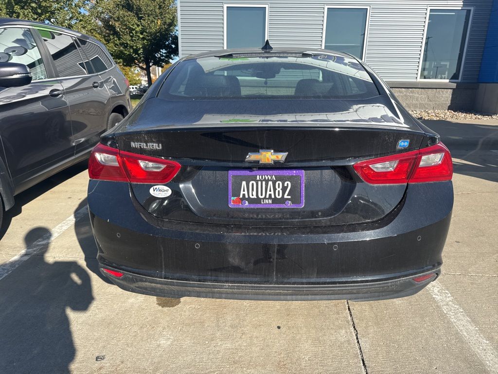 2017 Chevrolet Malibu Hybrid photo 2