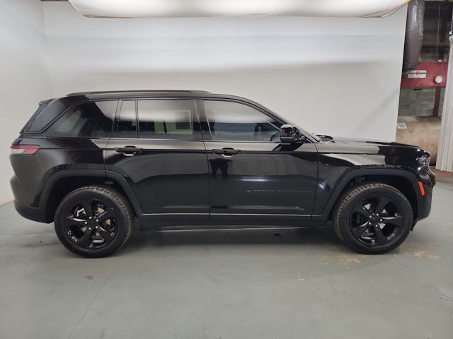 2022 Jeep Grand Cherokee Altitude photo 6
