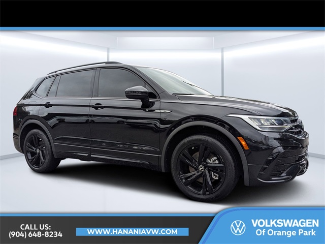 2024 Volkswagen Tiguan SE R-LINE BLACK's photo