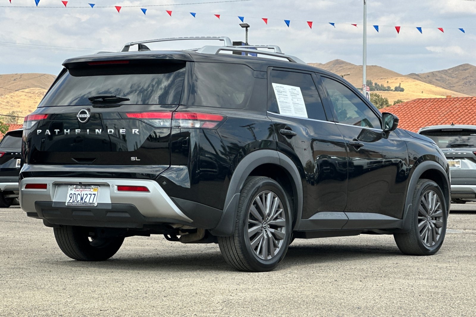 2022 Nissan Pathfinder SL photo 3