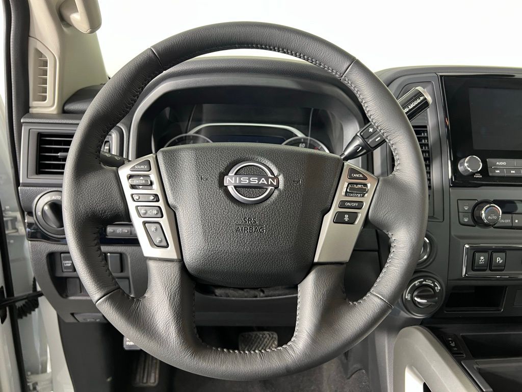 2024 Nissan Titan SV photo 11