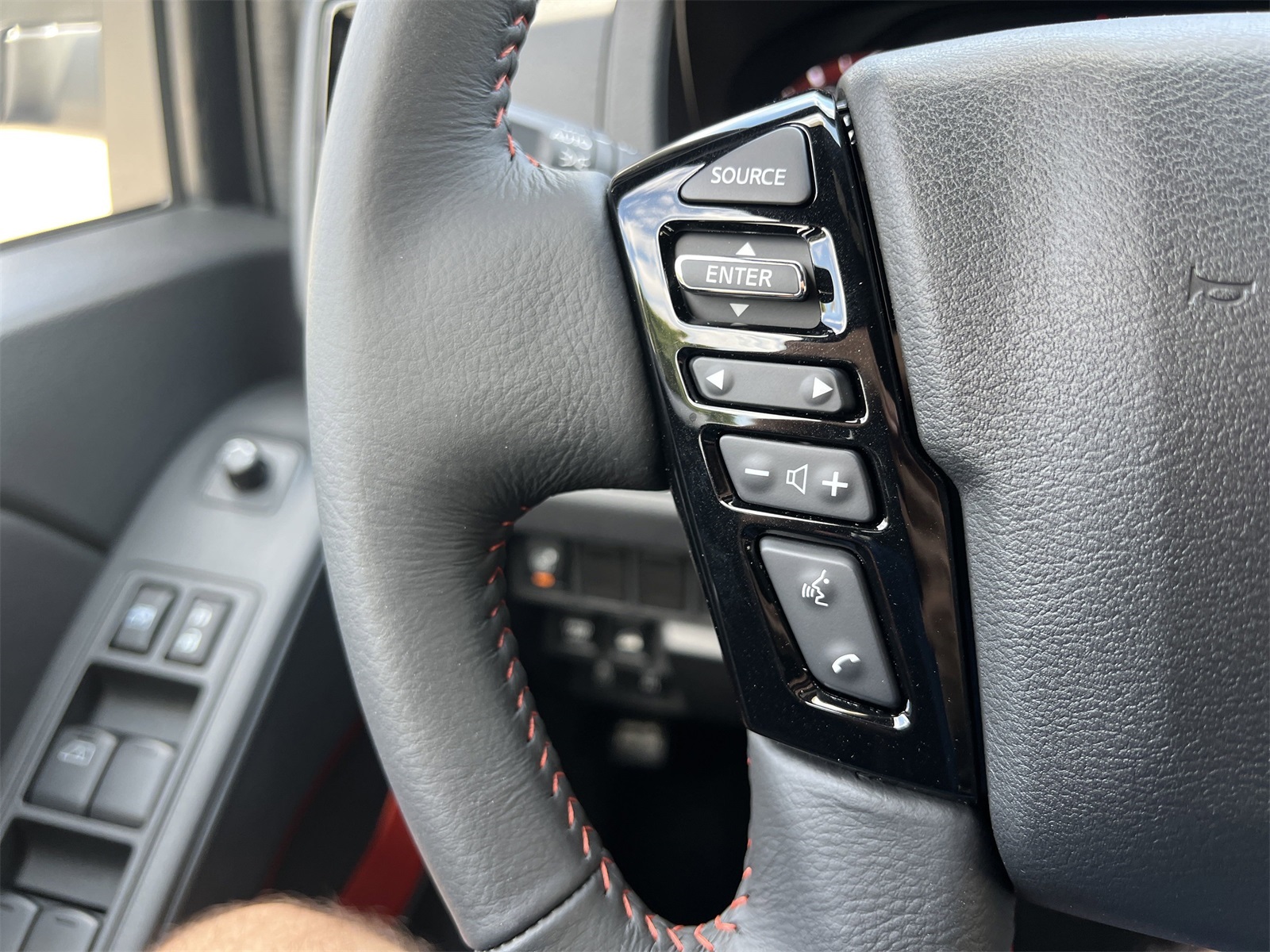 2025 Nissan Frontier PRO-4X photo 10