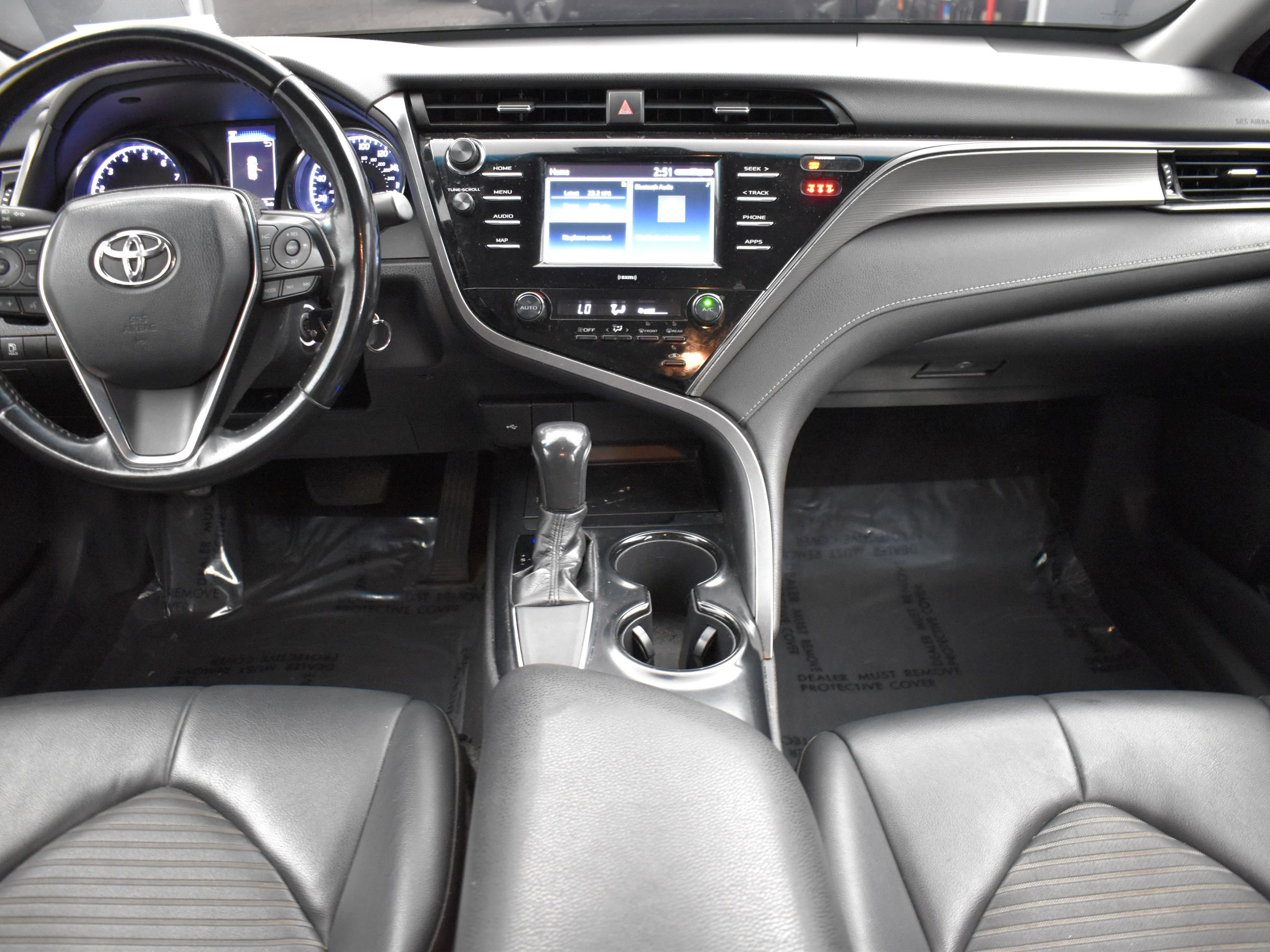 2020 Toyota Camry SE photo 18