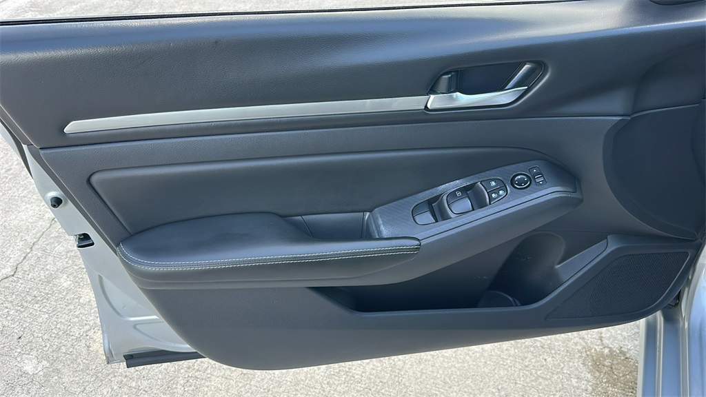 2022 Nissan Altima 2.5 SV photo 14