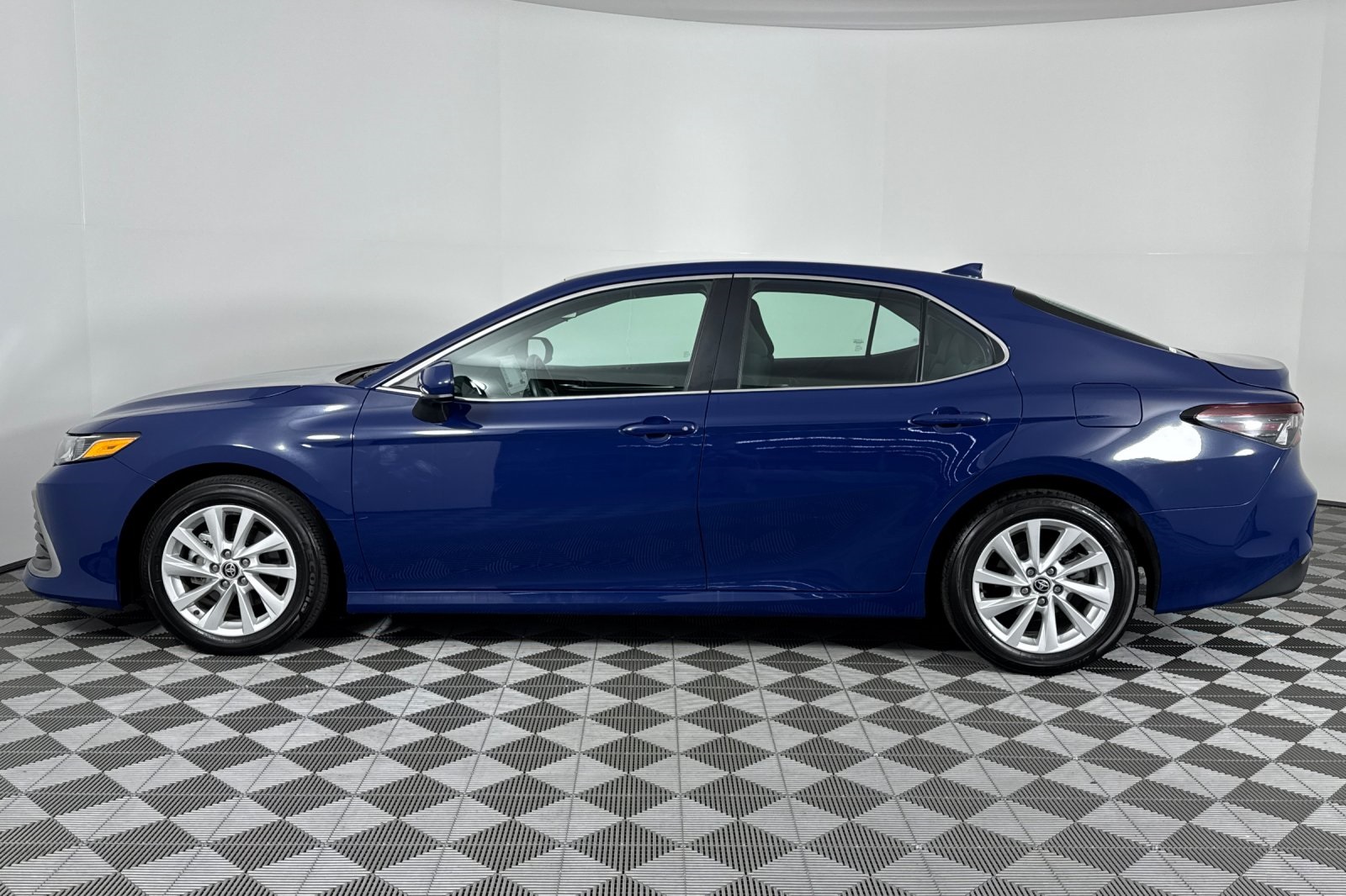 2024 Toyota Camry LE photo 7