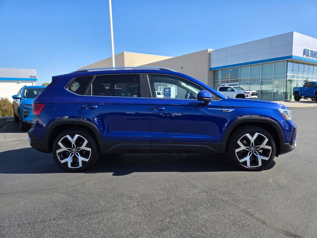 2022 Volkswagen Taos SEL photo 7