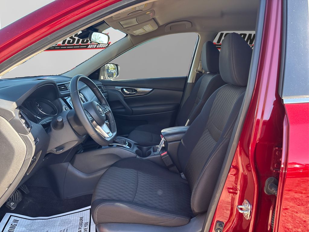 2019 Nissan Rogue SV photo 9