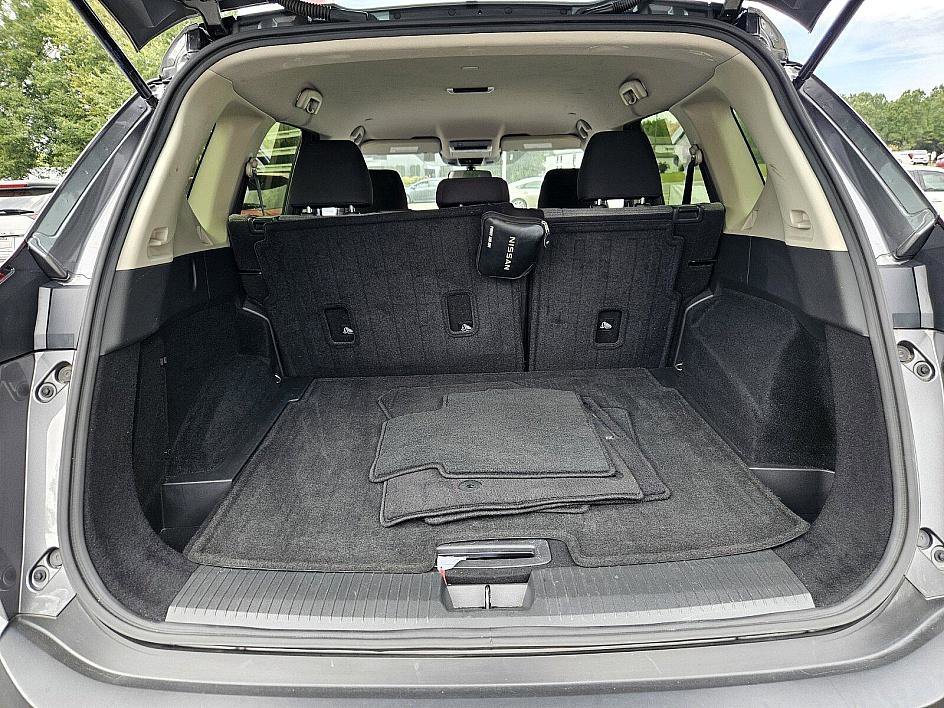 2023 Nissan Rogue SV photo 13
