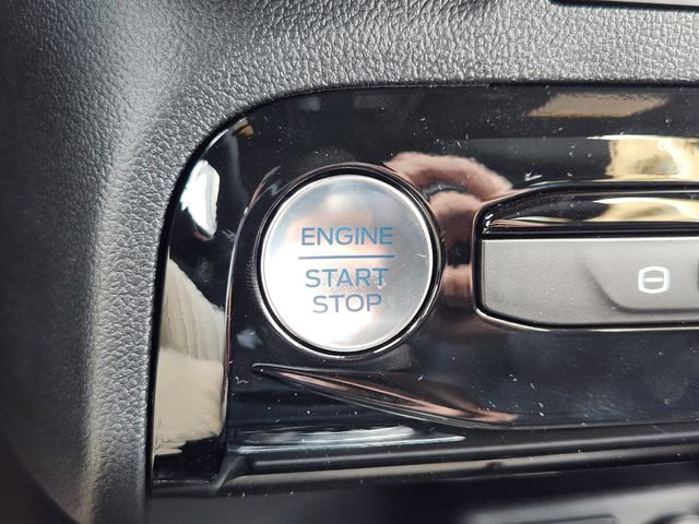 2025 Ford Escape ST-Line photo 16