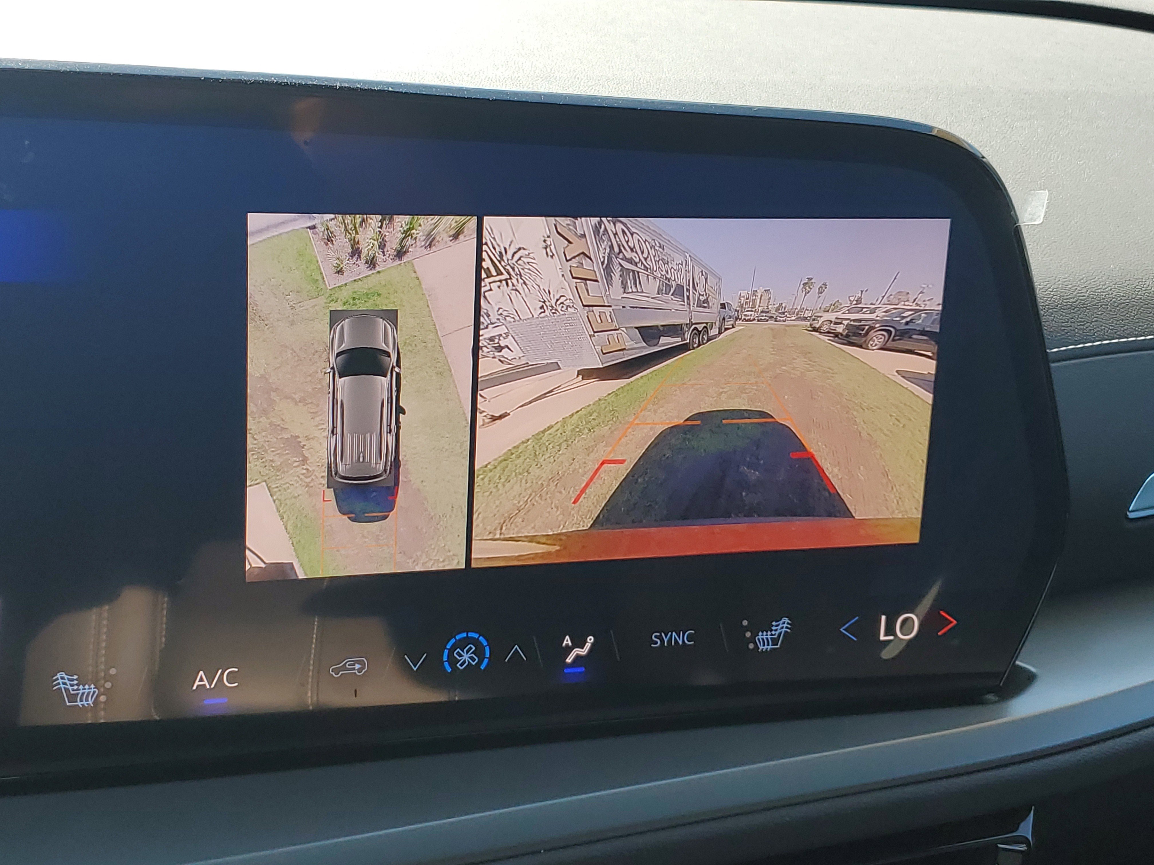2025 Chevrolet Traverse photo 4