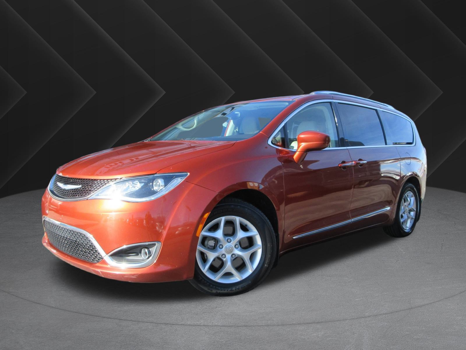 2018 Chrysler Pacifica Touring L Plus's photo