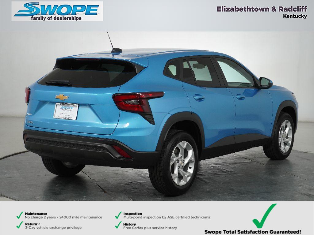2025 Chevrolet Trax LS photo 3