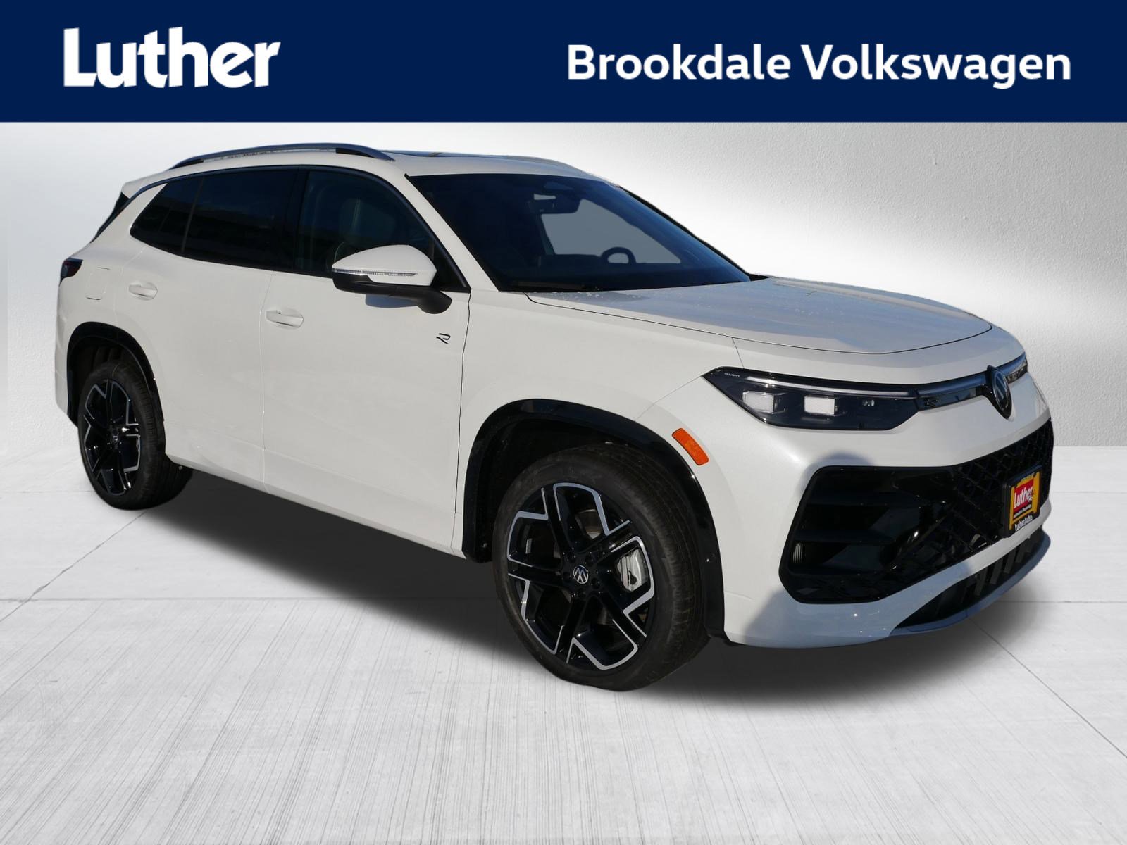 2026 Volkswagen Tiguan SEL R-Line Turbo's photo