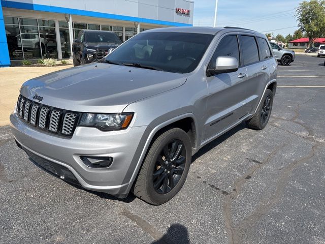 2020 Jeep Grand Cherokee Altitude photo 2