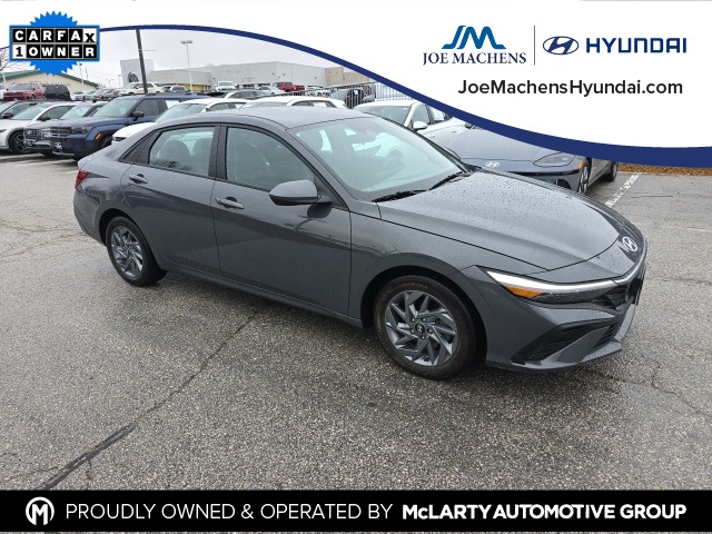 2024 Hyundai Elantra SEL photo 3