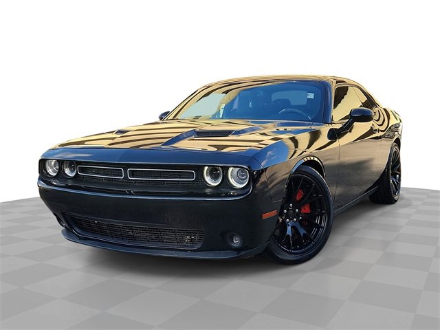2015 Dodge Challenger SXT's photo