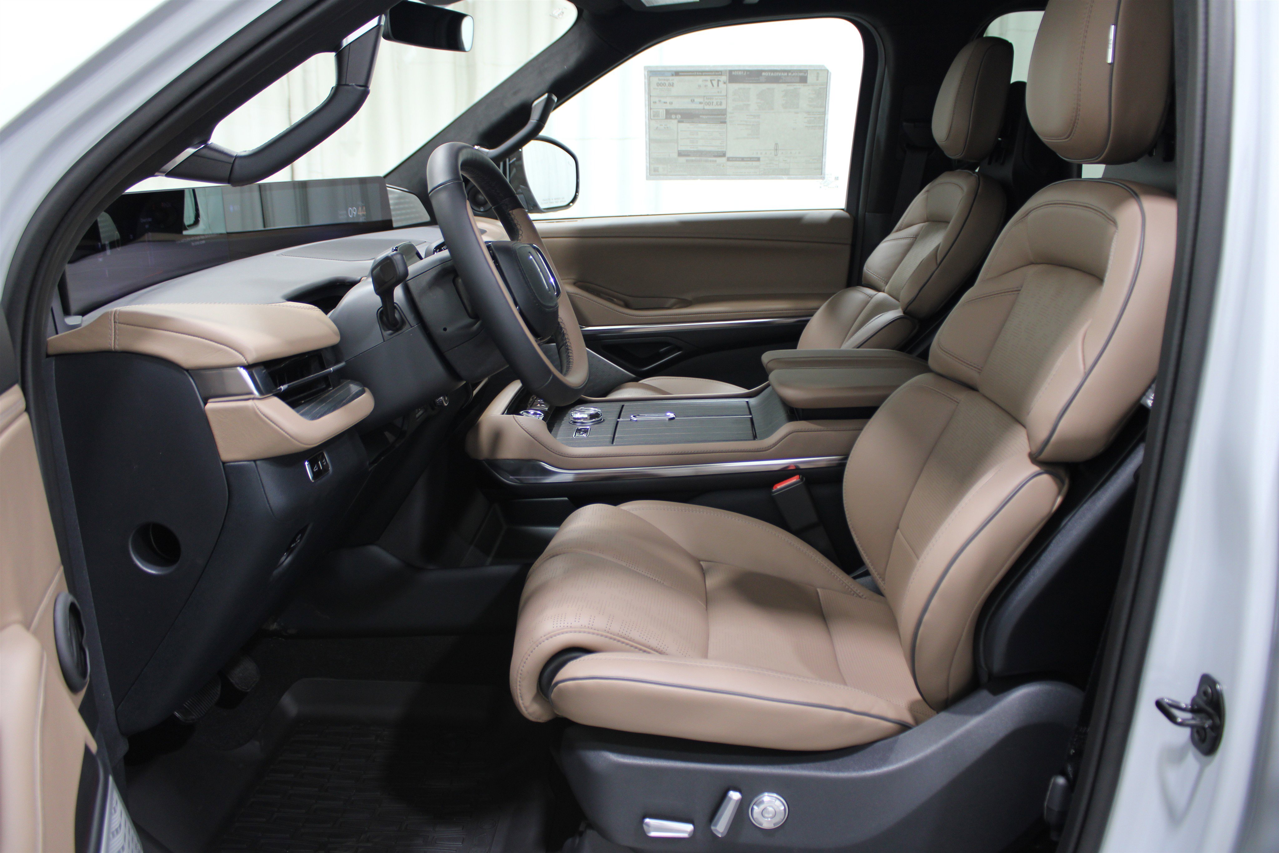 2025 Lincoln Navigator Black Label photo 3