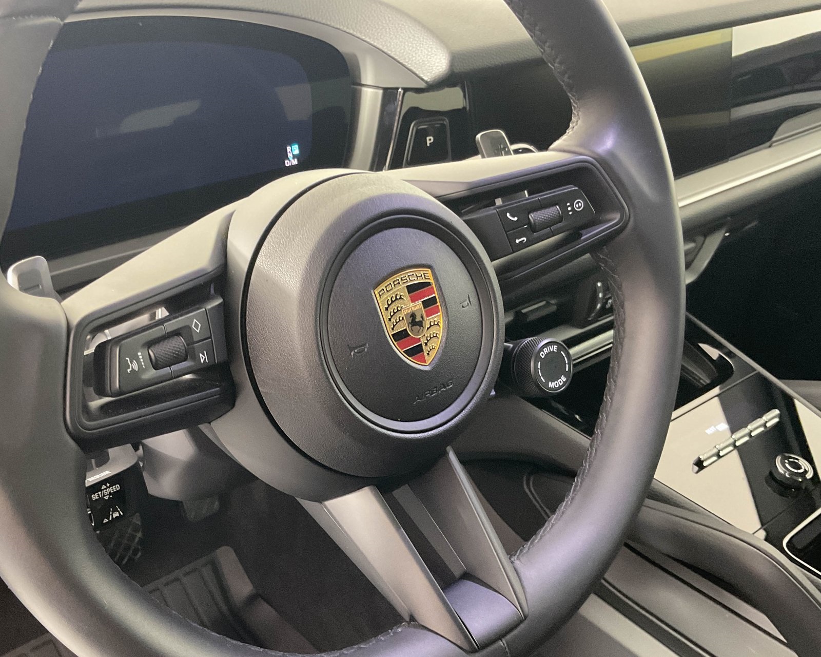 2024 Porsche Cayenne photo 18