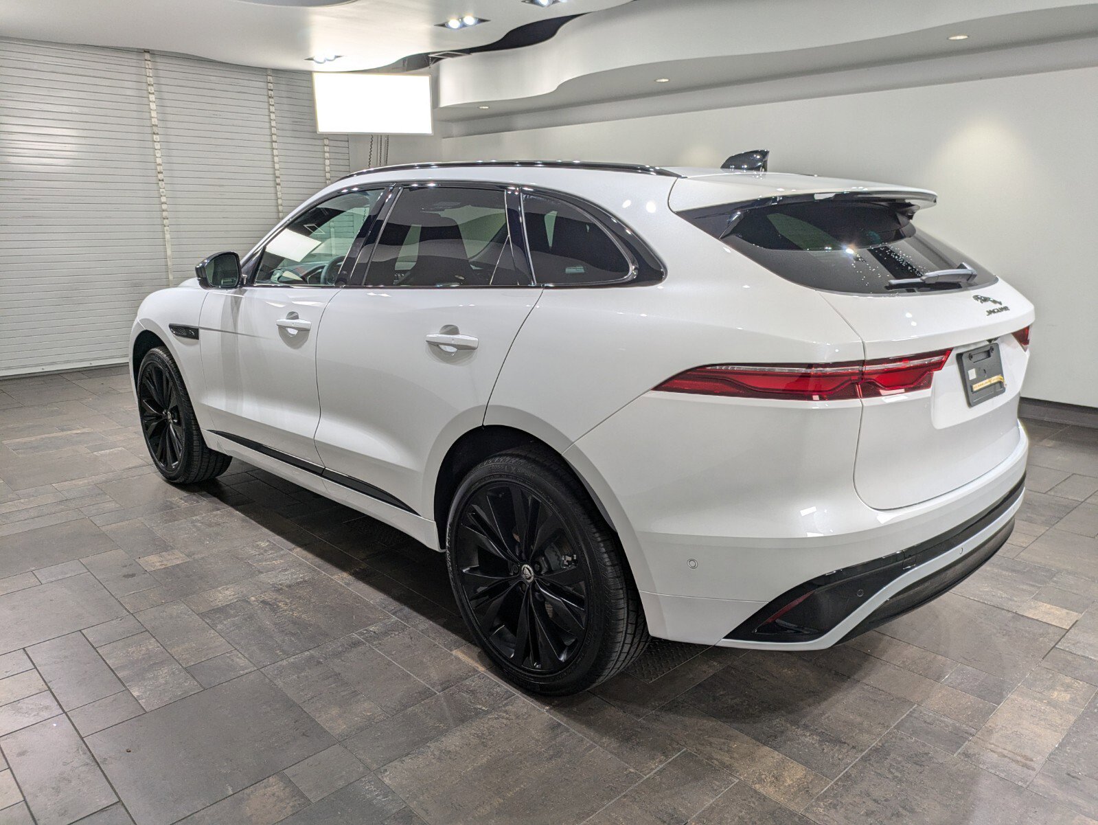 2025 Jaguar F-PACE R-Dynamic S P250 photo 3