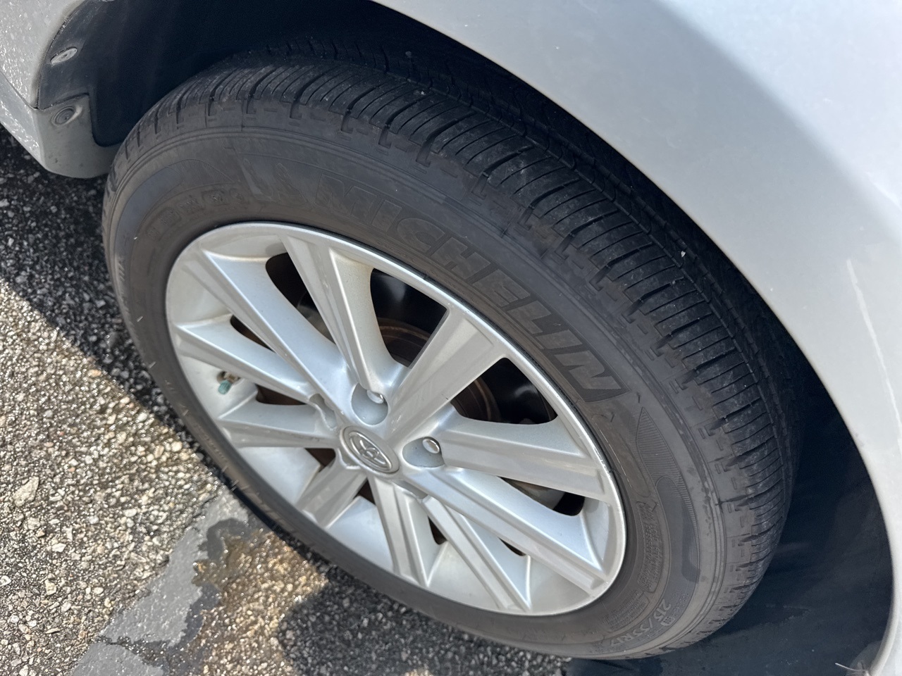 2014 Toyota Camry Hybrid XLE photo 4