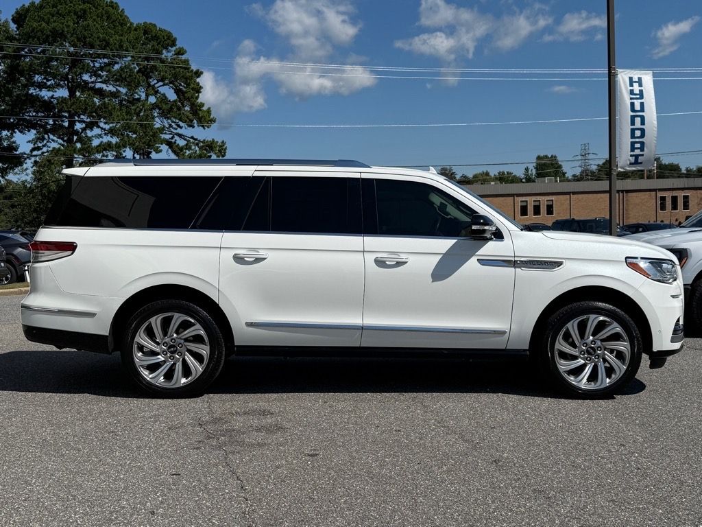 2024 Lincoln Navigator L Reserve photo 30