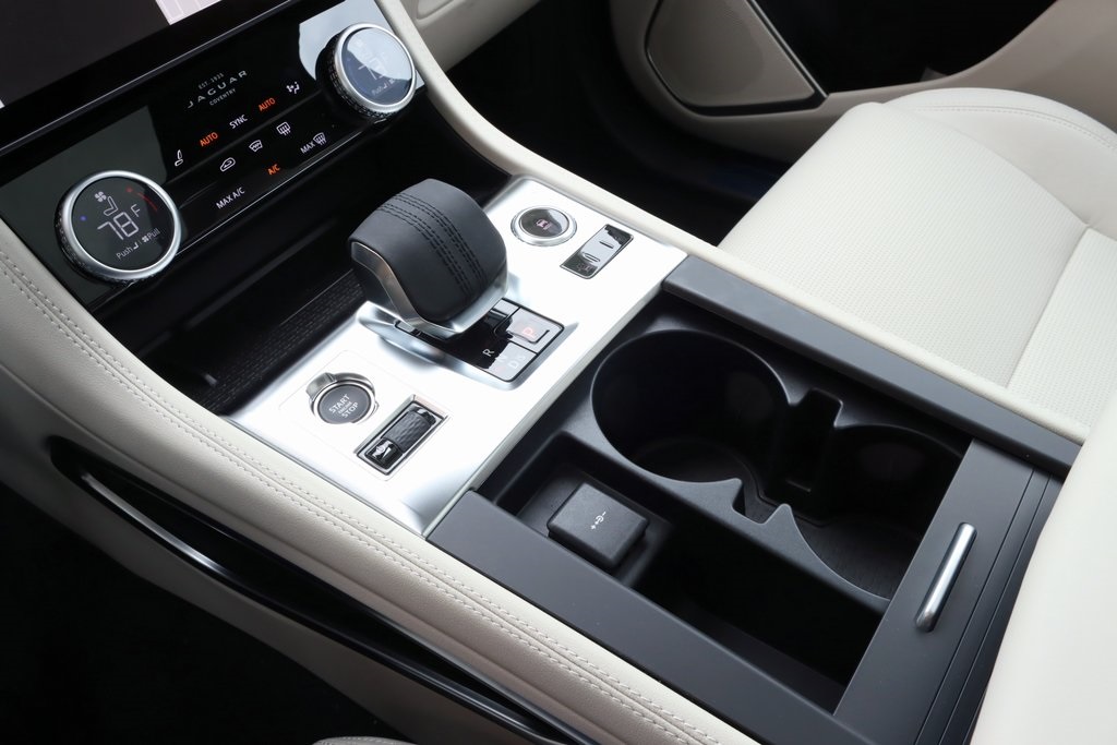2026 JAGUAR F-PACE - Image 31
