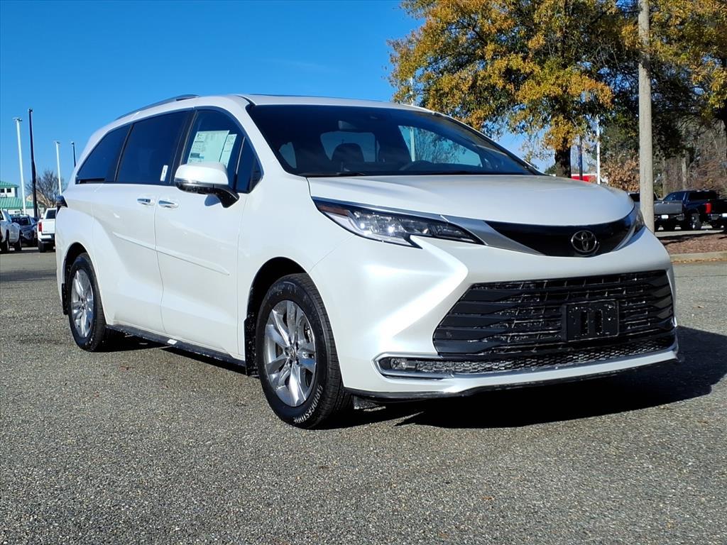 2026 Toyota Sienna Limited's photo