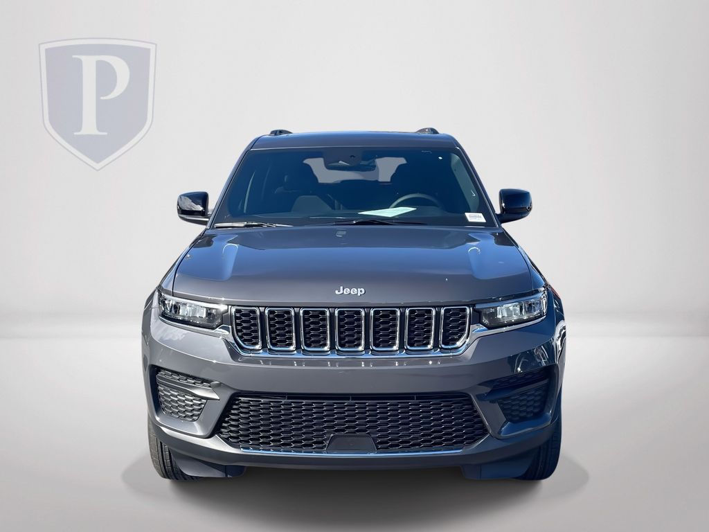 2025 Jeep Grand Cherokee Laredo X photo 2