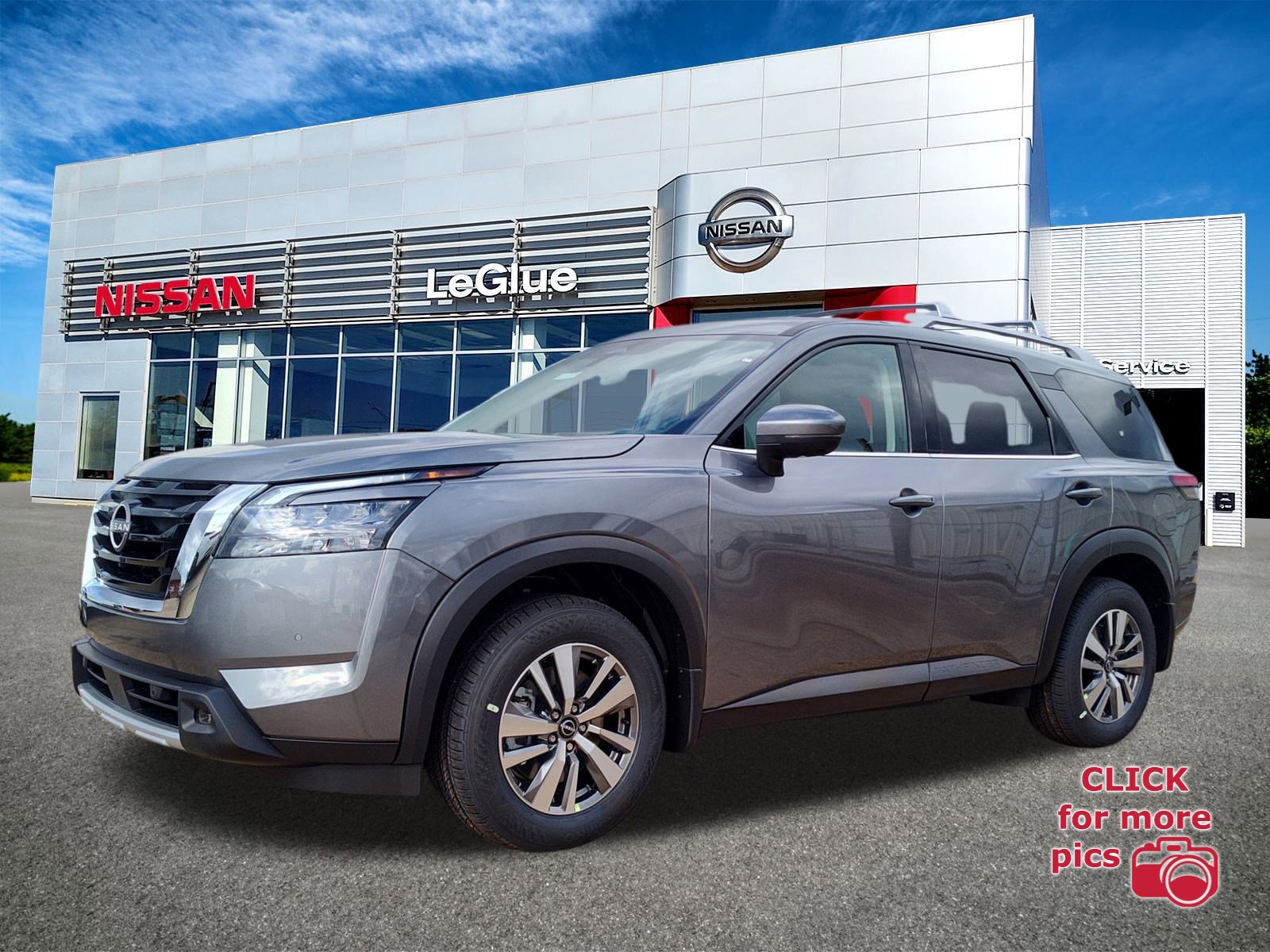 2025 Nissan Pathfinder SL's photo