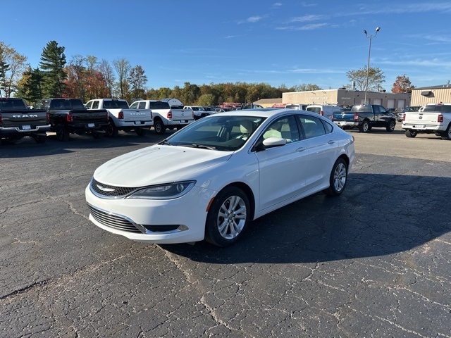 2017 Chrysler 200 Limited photo 4