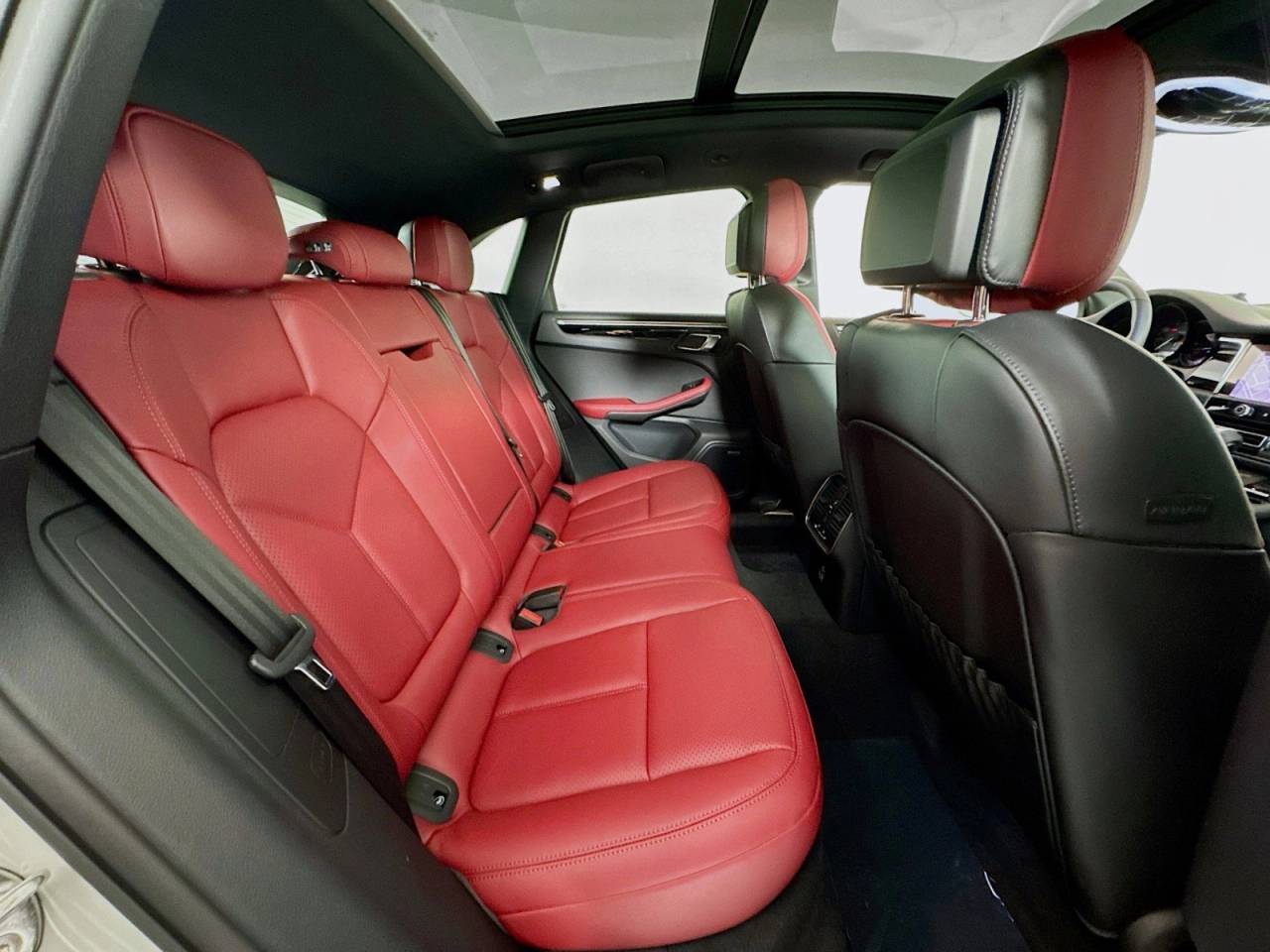 2025 Porsche Macan T photo 22