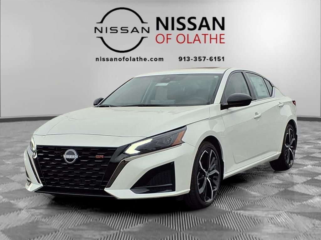 2025 Nissan Altima SR's photo