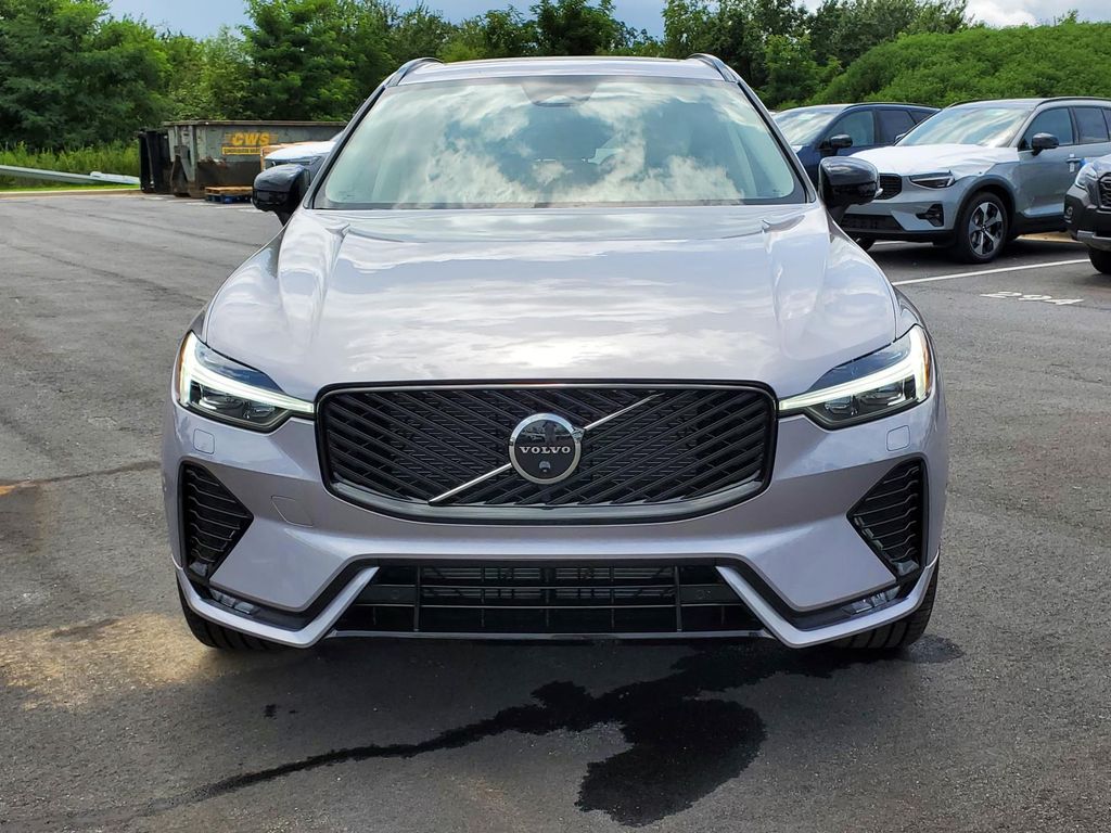 2026 Volvo XC60 B5 photo 16