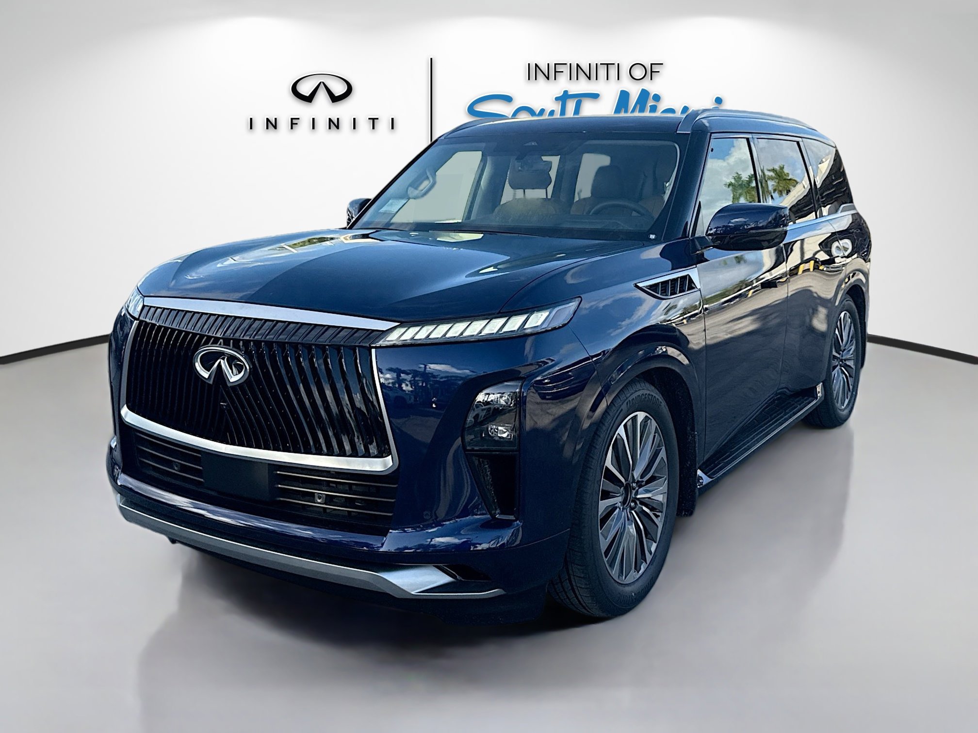 2026 Infiniti QX80 Luxe photo 3