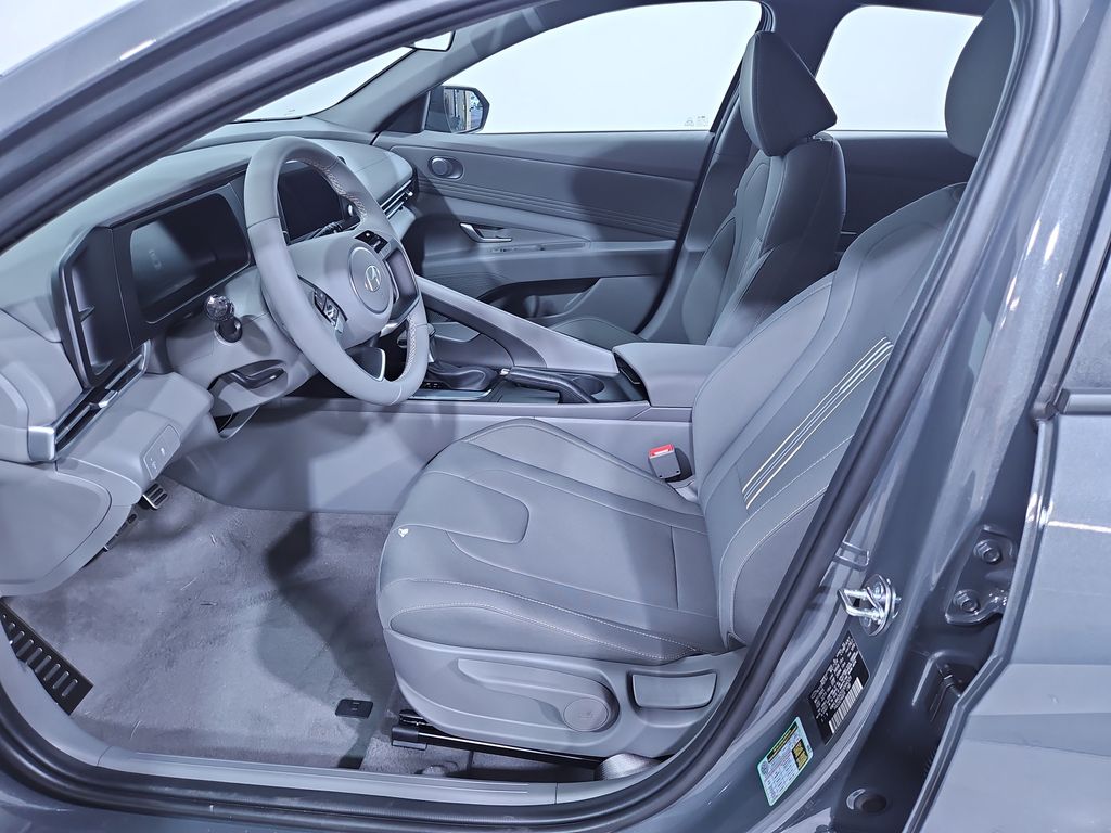 2025 Hyundai Elantra SEL Sport photo 9