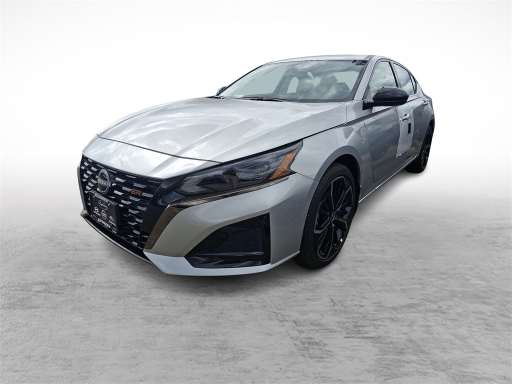 2025 Nissan Altima SR photo 3