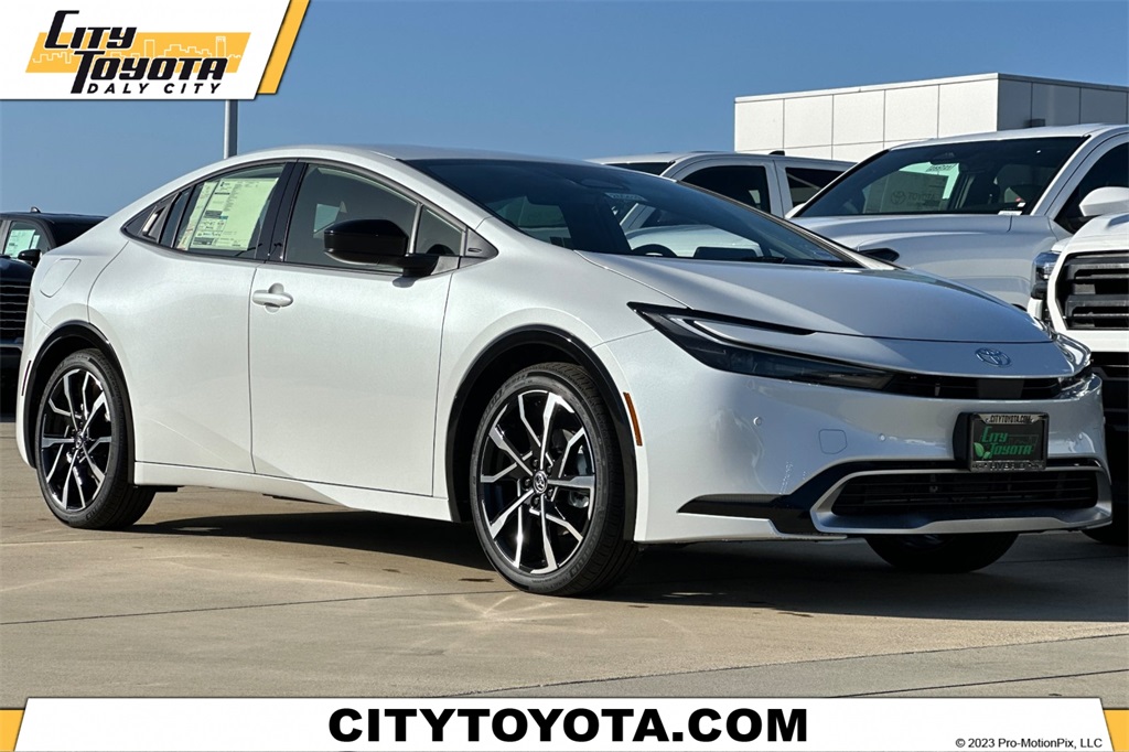 2026 Toyota Prius XSE's photo