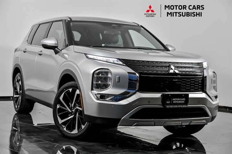 2023 Mitsubishi Outlander SE
