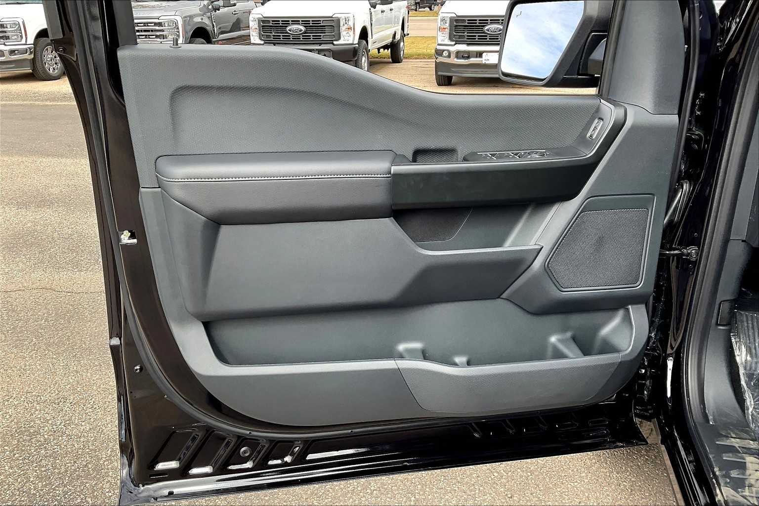 2025 Ford F-150 STX photo 10