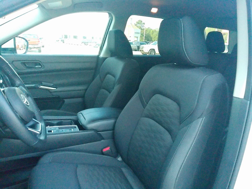 2023 Nissan Pathfinder SV photo 9