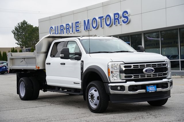 2023 Ford F-550 Super Duty Chassis Cab XL's photo