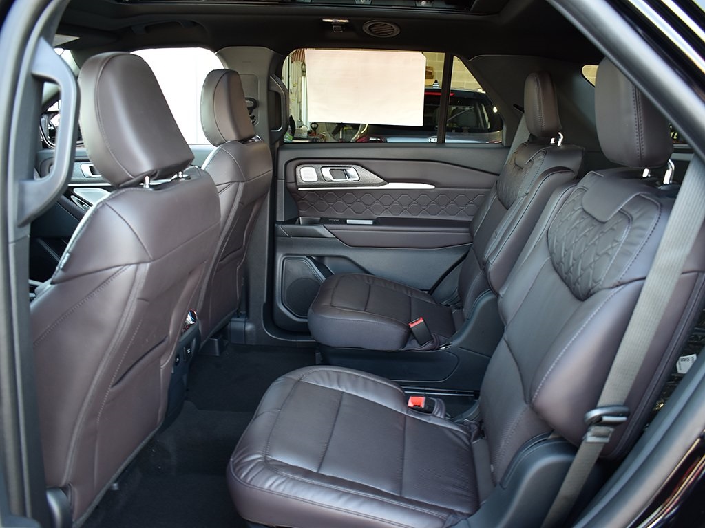 2025 Ford Explorer Platinum photo 6