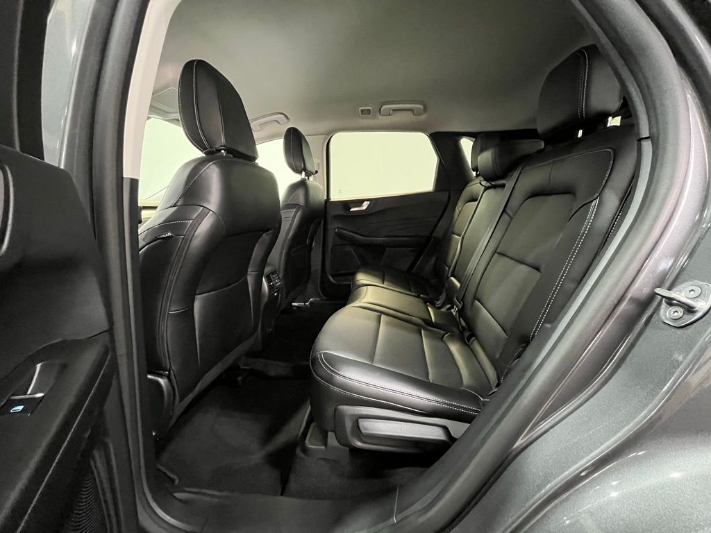 2022 Ford Escape Hybrid SEL photo 16