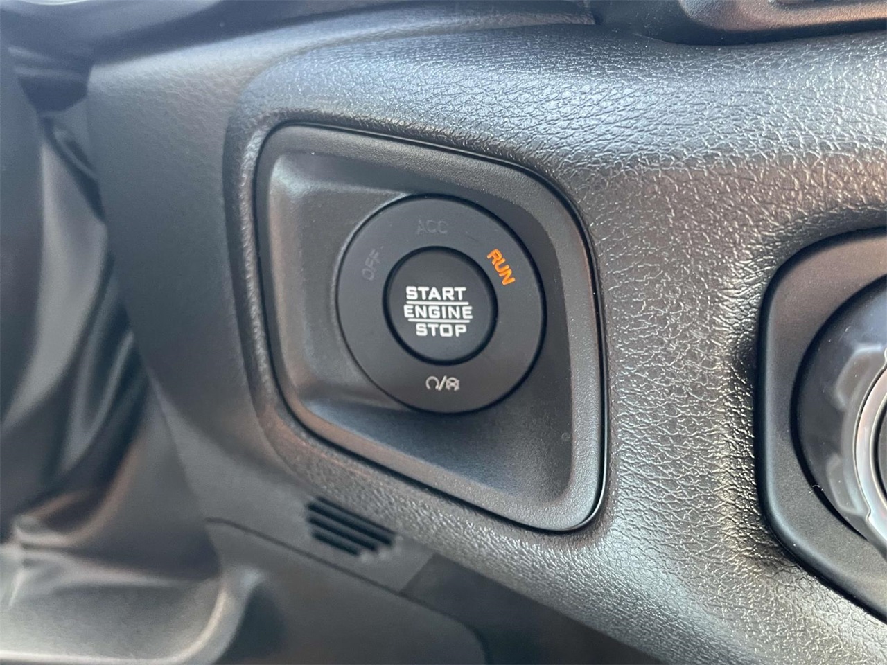 2025 Jeep Wrangler Sport S photo 13