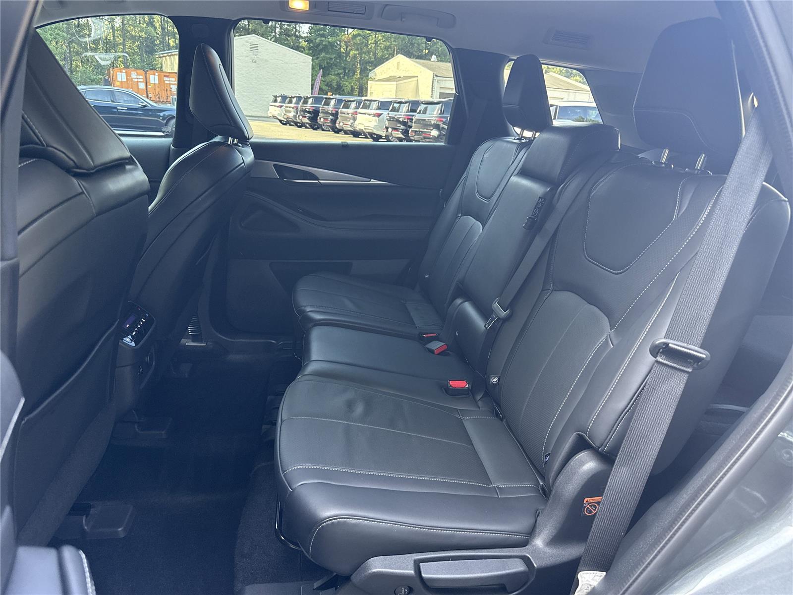 2022 Infiniti QX60 Luxe photo 9