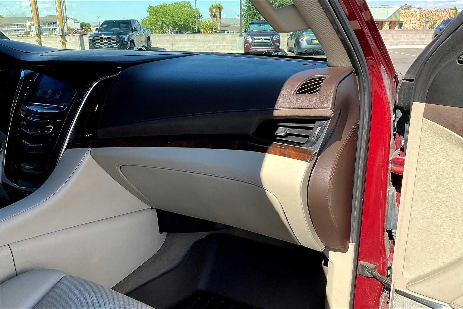 2017 Cadillac Escalade Luxury photo 17