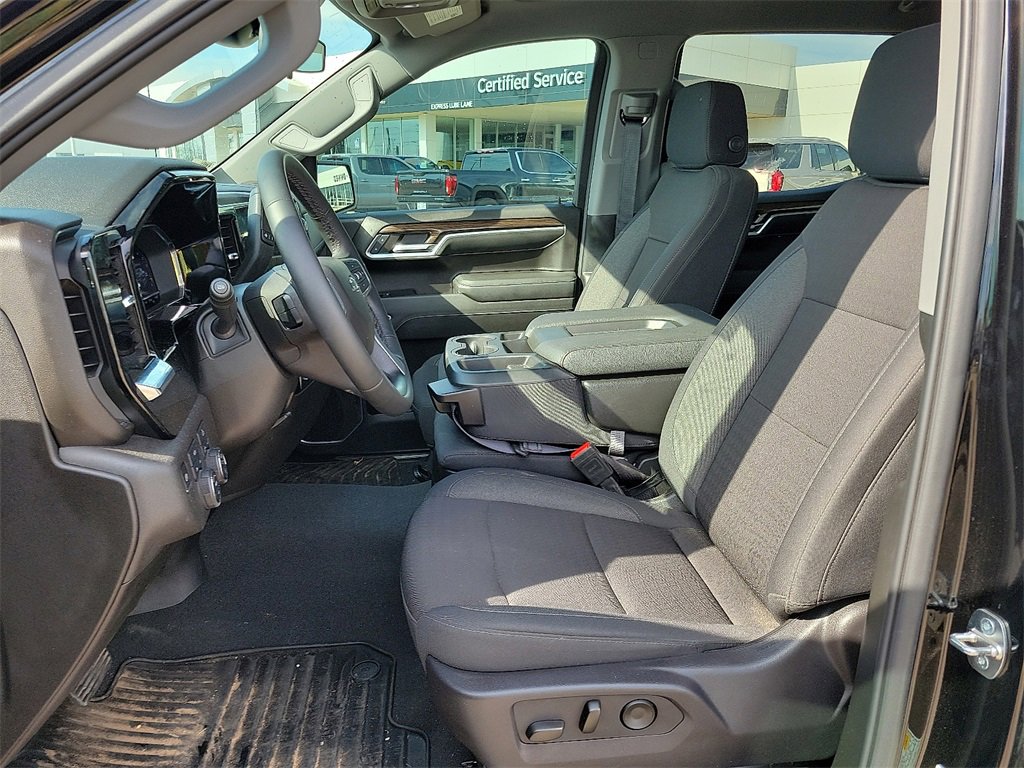 2024 Chevrolet Silverado 1500 RST photo 18