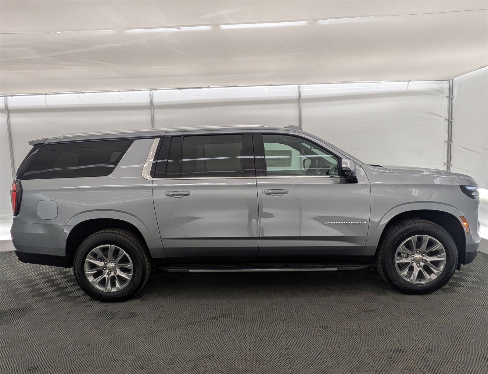 2025 Chevrolet Suburban Premier photo 7