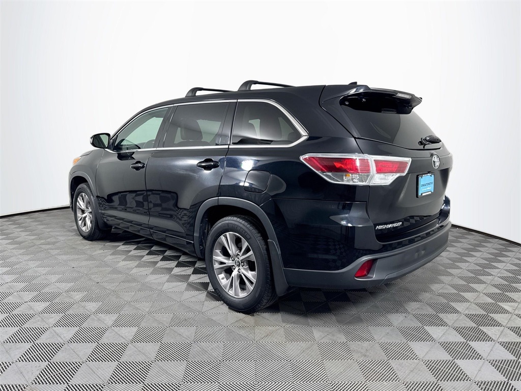 2016 Toyota Highlander LE Plus photo 13